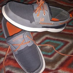SPERRY'S DECK/BOAT SHOES..(size 5